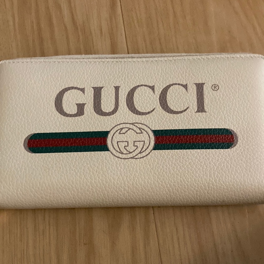 Gucci zip around wallet .. Tan